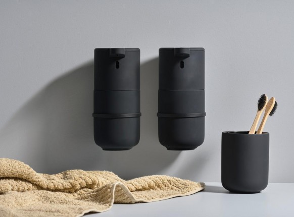 Nové bezdotykové dávkovače v 7 barvách od značky ZONE Denmark